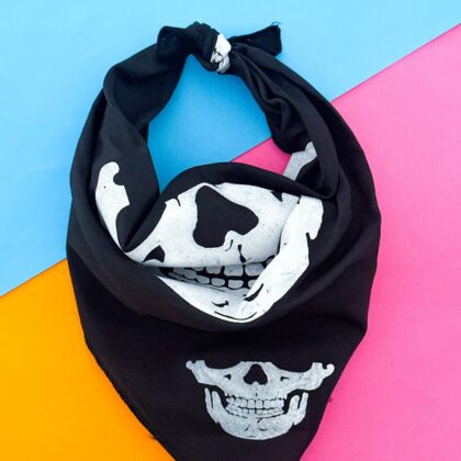 Pañuelo bandana 45x45cm "Mandíbula"
