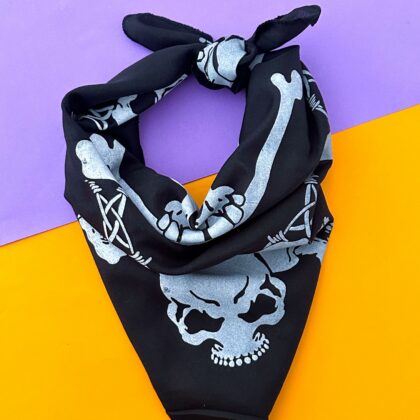 Pañuelo bandana 60x60cm "Craneo c/huesos"