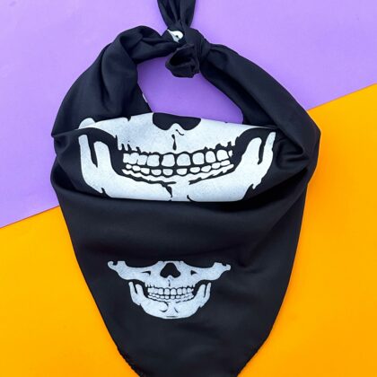 Pañuelo bandana 60x60cm "Mandíbula"